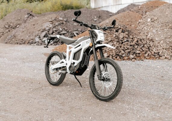 

TALARIA STING L3E ROAD LEGAL, street legal electric motorcycle, road legal electric bike, L3E electric vehicle, electric motorcycle USA, electric motorcycle Europe,